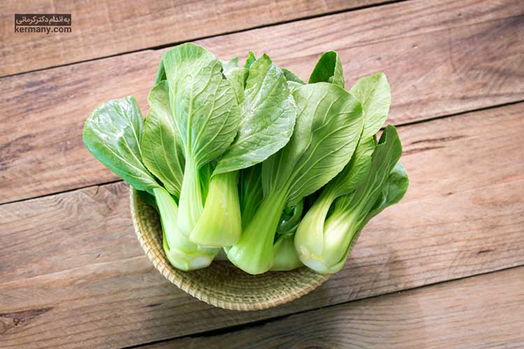 بوک چوی یکی از سبزیجاتی است که از جذب ید توسط تیروئید جلوگیری می‌کند و در نتیجه پرکاری تیروئید را کاهش می‌دهد.