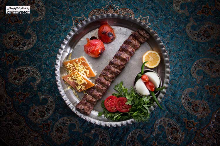 طرز تهیه کباب کوبیده اصیل ایرانی را در این مقاله می‌خوانید.