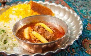 طرز تهیه خورشت قیمه مجلسی و جاافتاده به رعایت چند نکته ساده اما طلایی بستگی دارد تا طعم قیمه رستورانی داشته باشد.