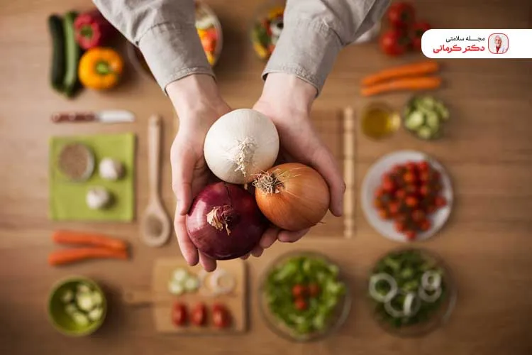 پیاز سرشار از آنتی‌اکسیدان‌هایی مانند کوئرستین است که نقش مؤثری در کاهش التهاب و محافظت از سلول‌ها دارند.