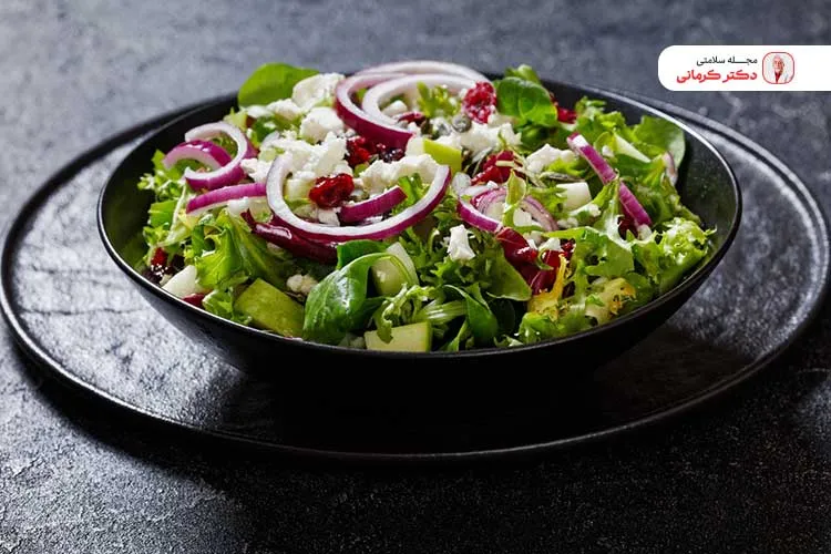 فیبرهای پری ‌بیوتیک موجود در پیاز با تغذیه باکتری‌های مفید روده، سلامت دستگاه گوارش را ارتقا می‌دهند.