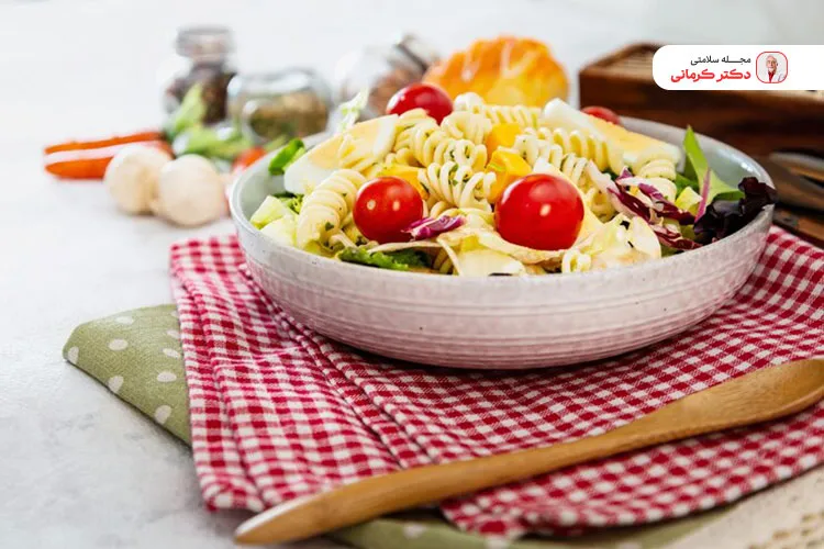 میتوانید سالاد ماکارونی رو بدون سس میل کنید.