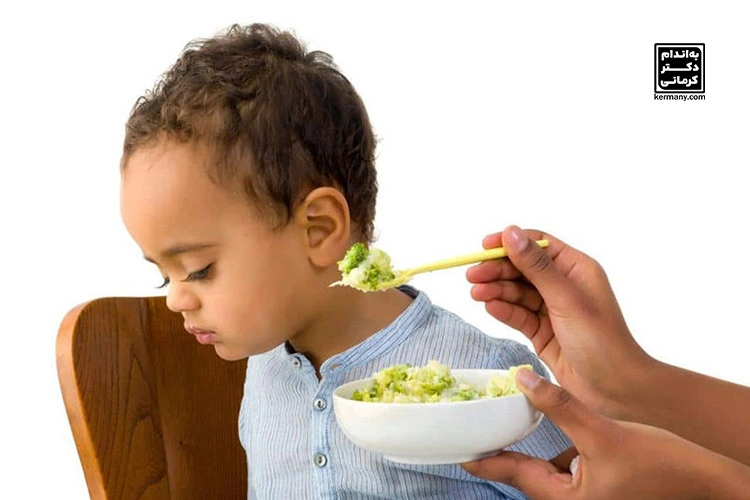 ترس از غذا خوردن: علل، نشانه‌ها و راهکارهای مقابله