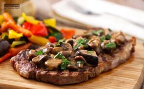 طرز تهیه استیک رژیمی با سس قارچ