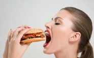 10 دلیل غذا خوردن وقتی گرسنه نیستیم - 11 - تثبیت وزن - رژیم تثبیت