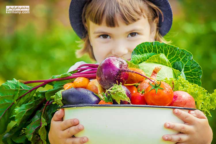 مصرف تمام گروه‌های مواد غذایی برای رشد و سلامت کودک مهم است.