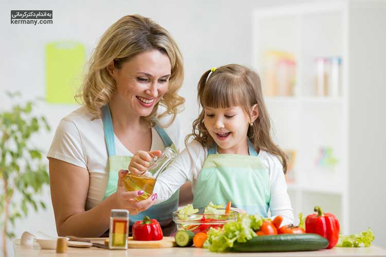 مصرف تمام گروه‌های مواد غذایی برای رشد و سلامت کودک مهم است.