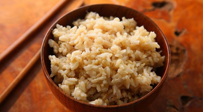 ترفندی ساده برای خوش طعم کردن برنج قهوه ای