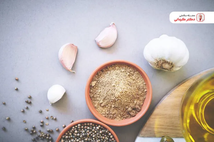 پودر سیر از ادویه جاتی است که در بارداری باید از آن اجتناب کنید.