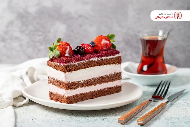 حفظ اعتدال در مصرف کیک و شیرینی برای داشتن وزن سالم ضروری است.