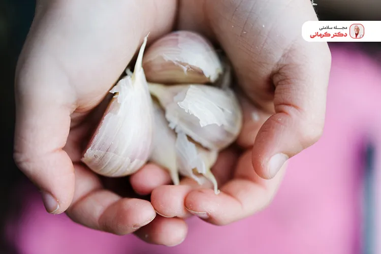 از تکه های بزرگ سیر خام در غذاهای کودکان استفاده نکنید!