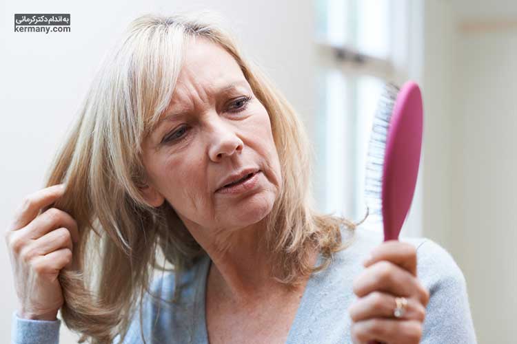 افزایش سن به خصوص در خانم ها یکی از دلایل اصلی نازک شدن و ریزش مو است.
