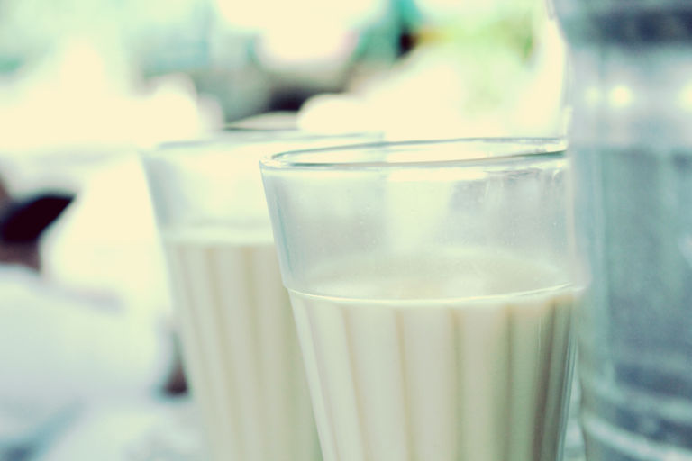 آیا برنامه غذایی بدون شیر برای استخوان هایمان بد است؟