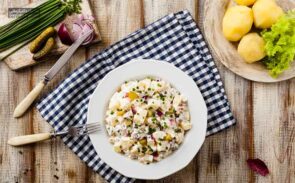 طرز تهیه سالاد سیب زمینی و شوید رژیمی