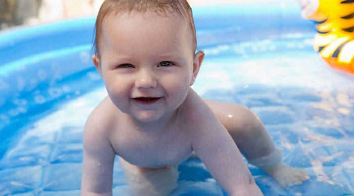 چگونه پوست کودک خود را در برابر آفتاب محافظت کنیم؟ پوست و مو