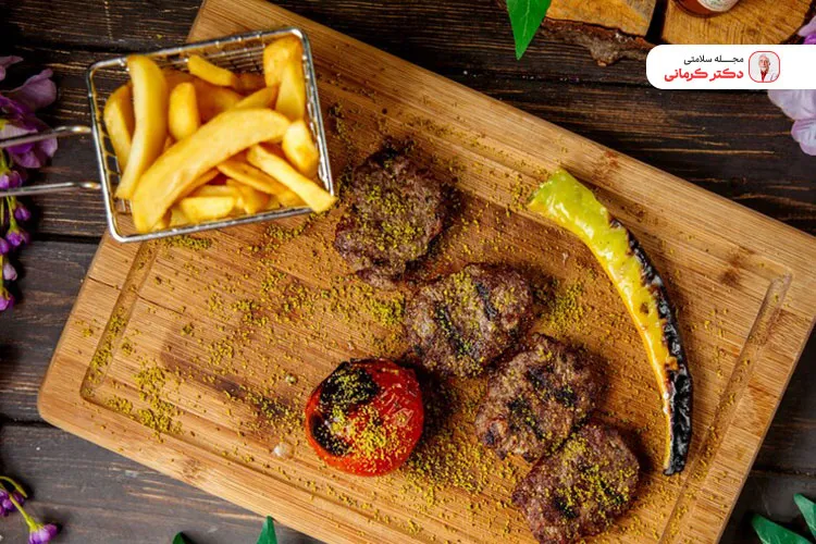 برای سرخ کردن کتلت گوشت از تابه نچسب و روغن کم استفاده کنید.