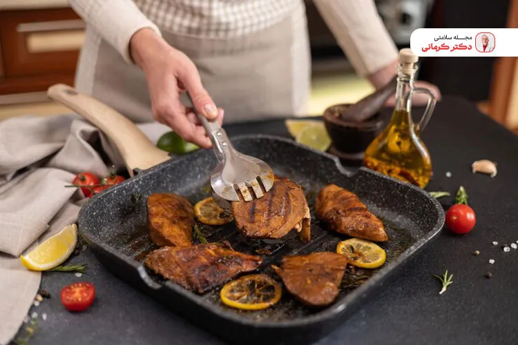 گریل کردن یکی از بهترین روش‌ها برای دوری از کالری غذاهای سرخ شده است.