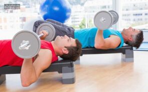 انجام ورزش های قدرتی در کنار برنامه غذایی مناسب باعث کاهش وزن سریع و سالم می شود.