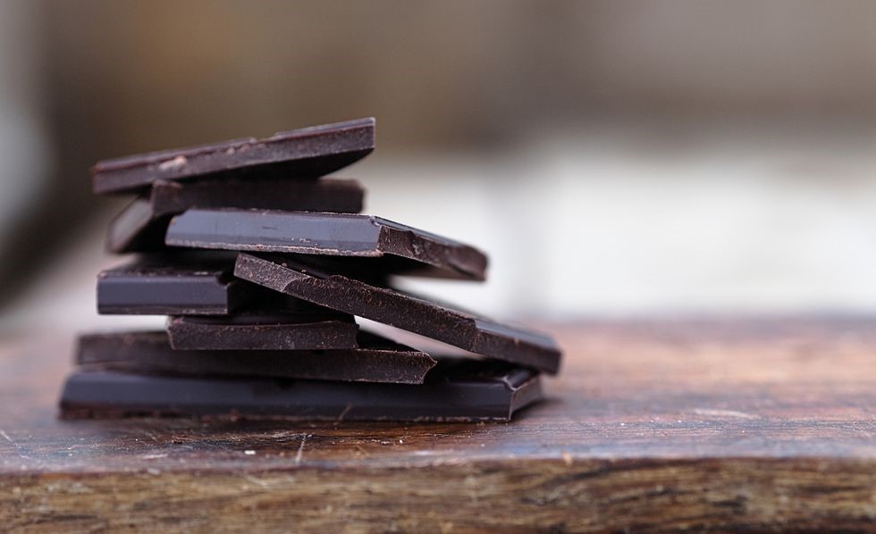 شکلات تلخ حاوی 3.4 میلی گرم آهن است