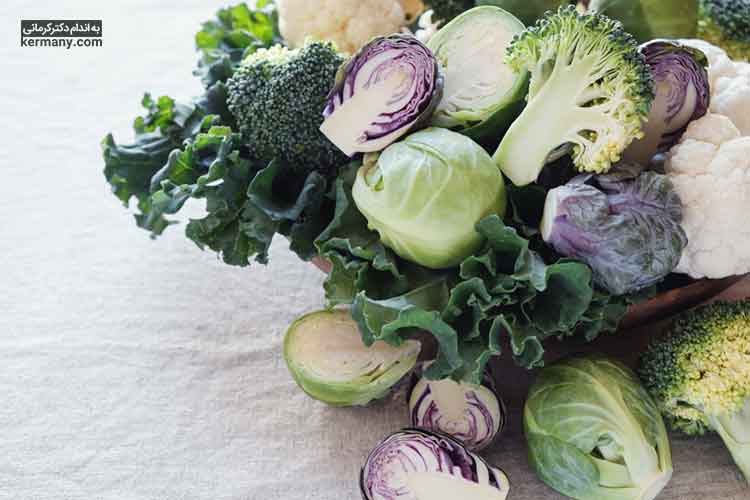 برخی از سبزیجات چلیپایی، مانند: گل کلم، کلم بروکلی و کلم بروکسل حاوی cholin هستند.