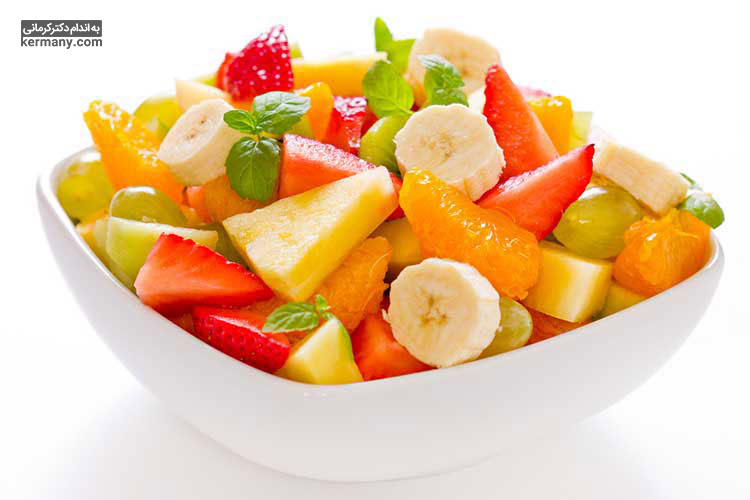در رژیم آبمیوه، با ترکیب میوه های مختلف می تواند آبمیوه های متنوع و خوش طعم درست کنید.