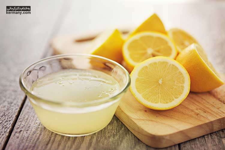 اسید موجود در لیمو باعث می‌شود تا پوست شما روشن‌تر شود و چین و چروک‌ها کمتر به نظر برسند.