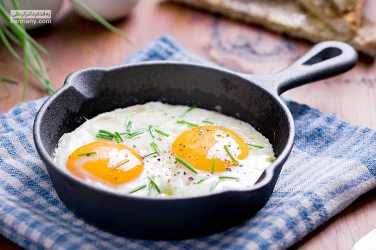 در رژیم تخم مرغ این را به خاطر داشته باشید که اگر آن را با تخم مرغ سرخ کنید کالری بیشتری را به بدنتان می‌رسانید