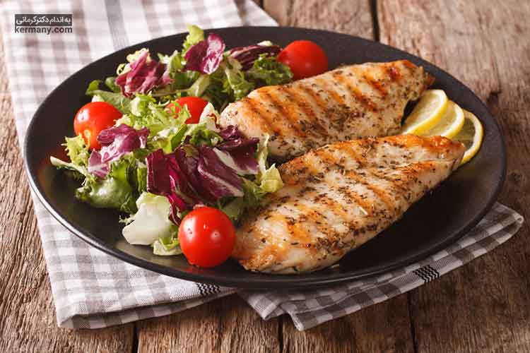 در رژیم غذایی zone لازم است در وعده های اصلی و میان وعده ها، پروتئین مصرف شود.