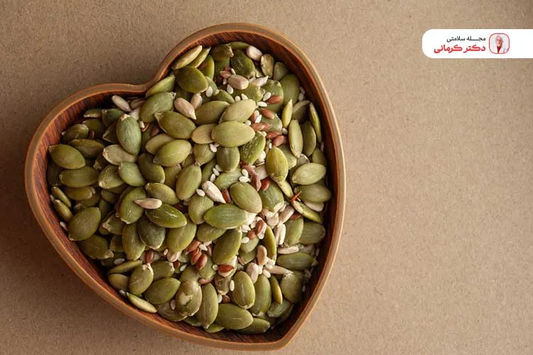 تخمه کدو فیبر بالایی دارد که به حس سیری و کاهش اشتها کمک می‌کند.