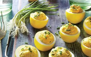 دستور پخت تخم مرغ آب پز به همراه میکس زردچوبه