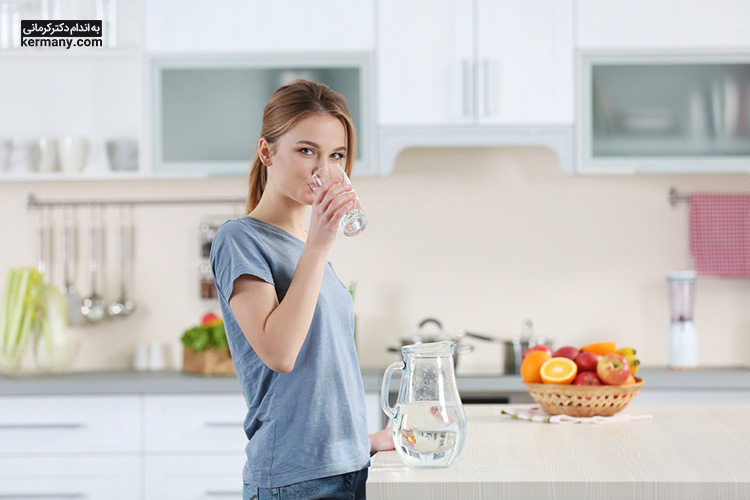 مهمترین نکته در رژیم میگرن، توصیه به مصرف آب فراوان است که در کاهش سردرد بسیار موثر است.