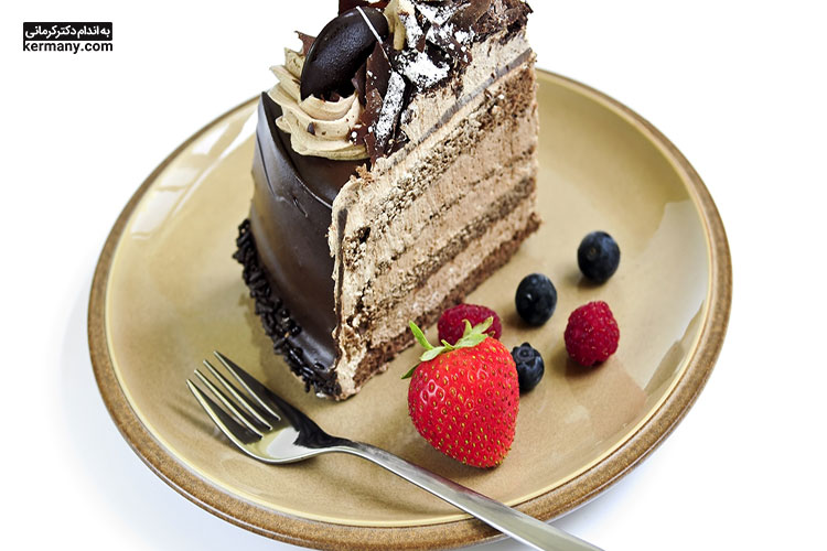 انواع کیک و شیرینی و کوکی از جمله مواد غذایی مضر در رژیم لاغری سویدی است.