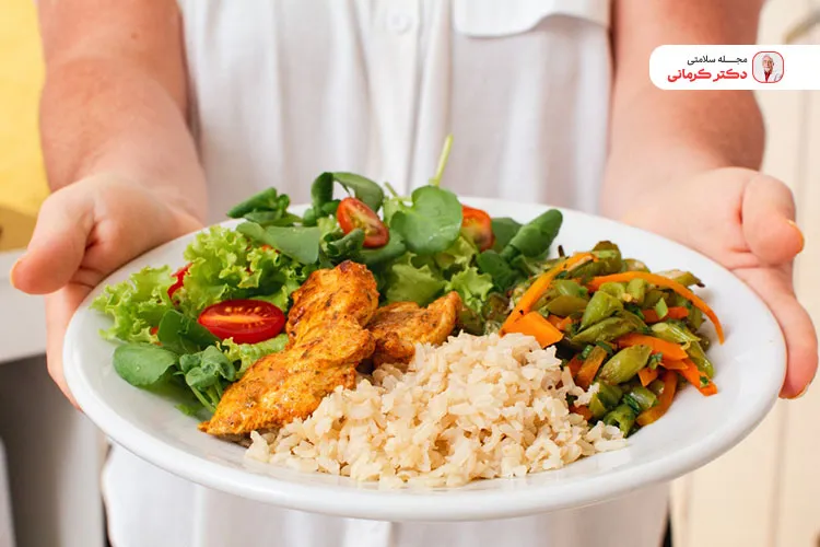 سبزیجات و غلات کامل جایگزین عالی برای برنج در شب هستند.