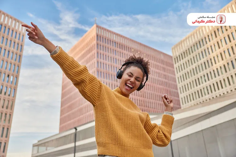 رقص یا حتی تحرک ساده با موسیقی می‌تواند کالری بسوزاند.