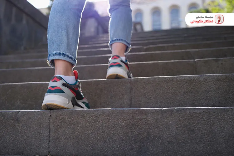بالا و پایین رفتن از پله ها کالری سوزی بدن را بالا می‌برد.