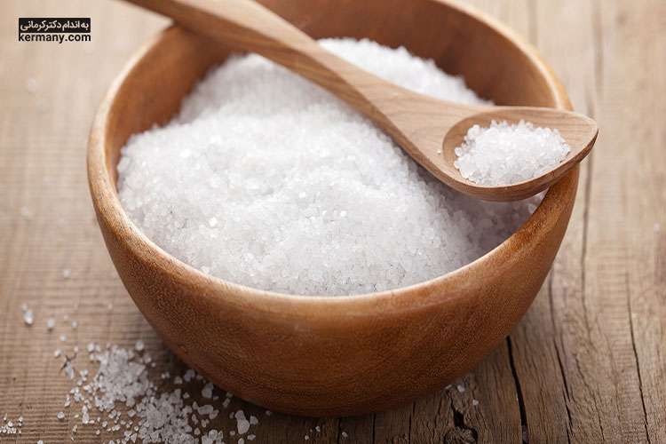 مهمترین درمان کم کاری تیروئید با تغذیه از طریق غذاهای حاوی ید و به ویژه نمک یددار است.