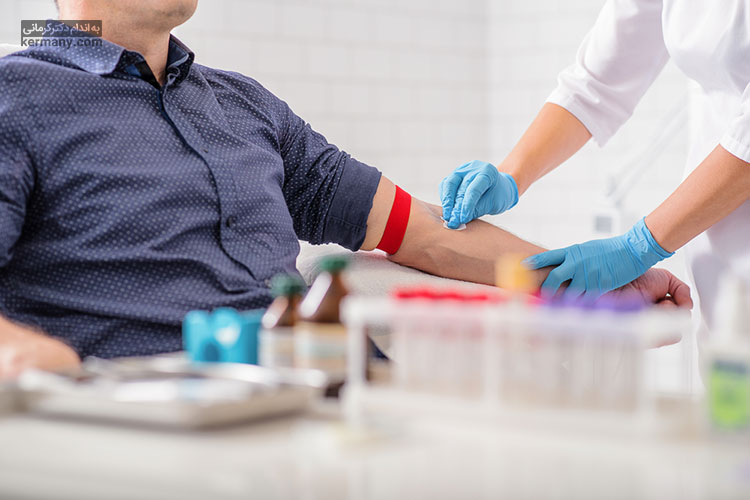افرادی که دچار اختلالات تیروئید هستند باید حتما سالی یک بار آزمایش خون بدهند.