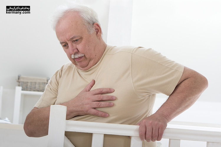 در صورت بروز سکته قلبی، فورا با اورژانس تماس گرفته و اگر وارد هستید، به فرد مصدوم تنفس مصنوعی بدهید.