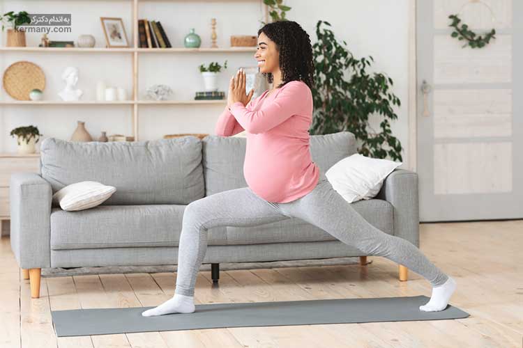 حرکات یوگا در دوران بارداری زیر نظر پزشک، می‌تواند به انعطاف و آمادگی بدن کمک کند.