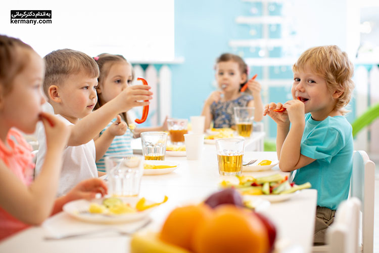 برخی از مواد غذایی مانند تخم مرغ و مرکبات،‌ انرژی لازم برای فعالیت‌های ذهنی را به دانش آموزان می‌دهد.