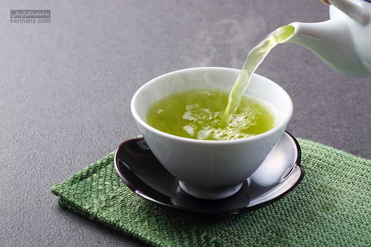 از جمله نوشیدنی‌های توصیه شده برای درمان انواع کبد چرب گرید 2 و 3 چای سبز است.