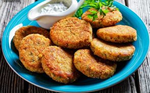 کتلت سیب زمینی را می‌توانید به شیوه‌ای جدید طبخ کنید که بسیار خوشمزه‌تر از کتلت سیب زمینی رستوران شود.