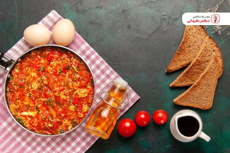 افراد با کلسترول بالا از زرده تخم مرغ کمتری در املت استفاده کنند.