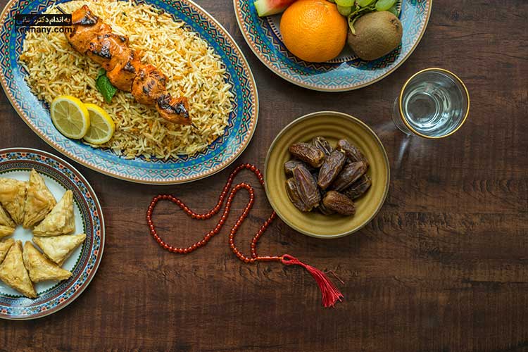در رژیم لاغری ماه رمضان میان وعده ها باید بین وعده افطار تا سحر پخش شوند تا بدن مواد مغذی مورد نیاز خود را دریافت کند.