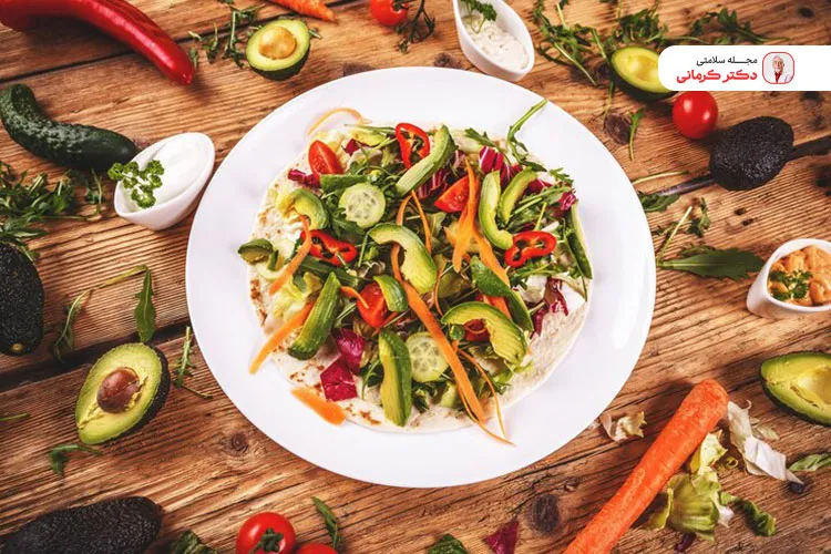 سالاد مکزیکی بر پایه سبزیجات و حبوبات است.