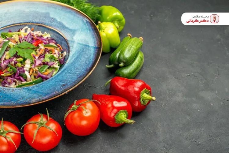 حداقل 30 دقیقه سالاد مکزیکی را در یخچال بگذارید تا به خوبی طعم دار شود.