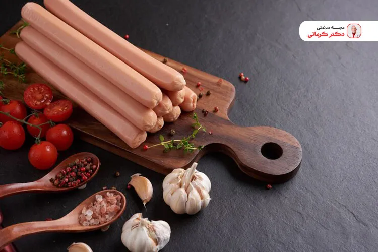 غذاهای فرآوری شده و همچنین تند مانند سیر برای کولیت روده مضر است.