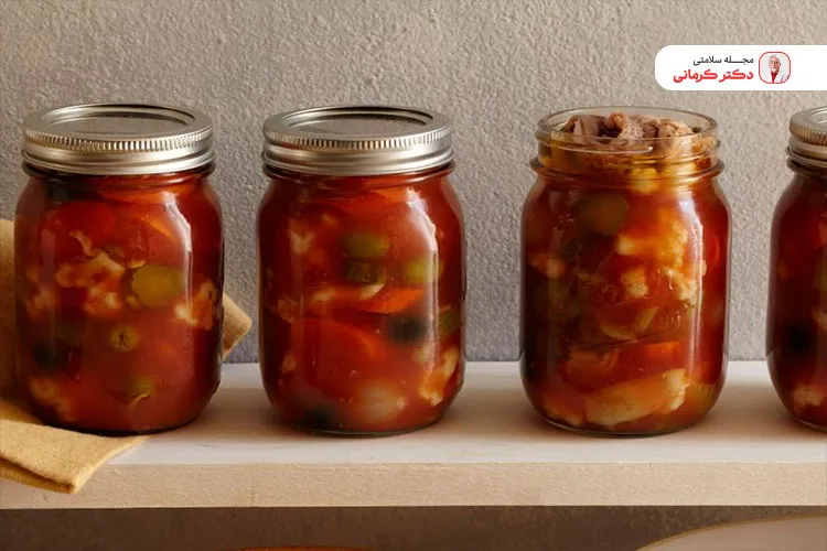 برای تهیه ترشی سالاد فصل از ادویه مخصوص این ترشی استفاده کنید.