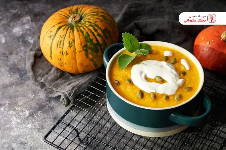 برای تیهه سوپ کدو حلوایی رژیمی از شیر کم چرب یا شیر بادام استفاده کنید.