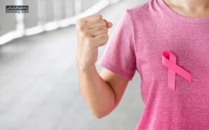 سرطان سینه به رشد کنترل نشده شلول‌های پستان می‌گویند که سلول‌های زیادی شبیه خود تولید می‌کنند و تومور را تشکیل می‌دهند.